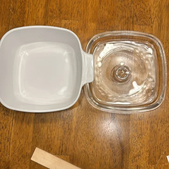 Vtg. 1980s Corning ware Cornflower Blue 1 1/2 quart casserole w/lid - Picture 8 of 8